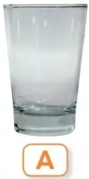 Tres vasos: A de vidrio transparente, B de plástico azul y C de plástico blanco.