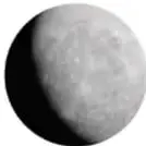 Imagen del planeta Mercurio, superficie rocosa gris.