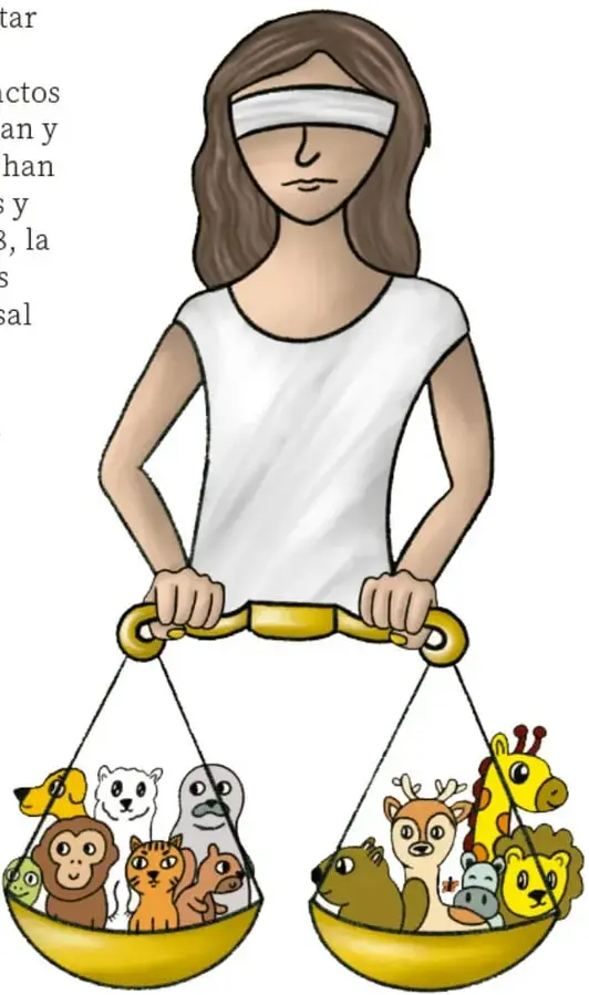Ilustración de una mujer de cabello castaño con venda blanca en los ojos (como la justicia) y camiseta blanca, sosteniendo una balanza dorada: en un platillo hay animales domésticos (perros, gatos, mono, foca, ranita) y en el otro animales salvajes (venado, jirafa, león, castor, hipopótamo); de Guillermo de Marco Rojas Palos, Jalisco.