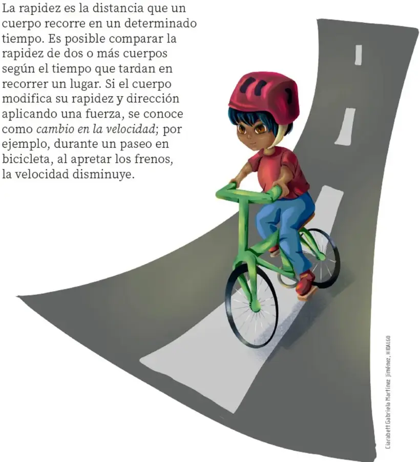 Niña de camiseta roja, pantalón azul y casco rojo pedaleando una bicicleta verde sobre una carretera gris en curva con franjas blancas y flechas viales. Crédito: Clarabetti Gabriela Martínez Jiménez, Hidalgo.