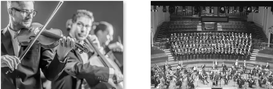 Fotografía en blanco y negro de dos violinistas tocando en primer plano, con vestimenta formal.