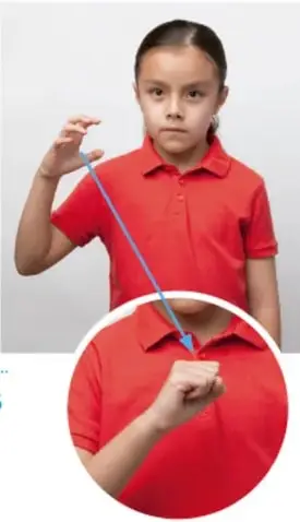 Fotografía de una niña haciendo la seña "Detener" con acercamiento de la mano.