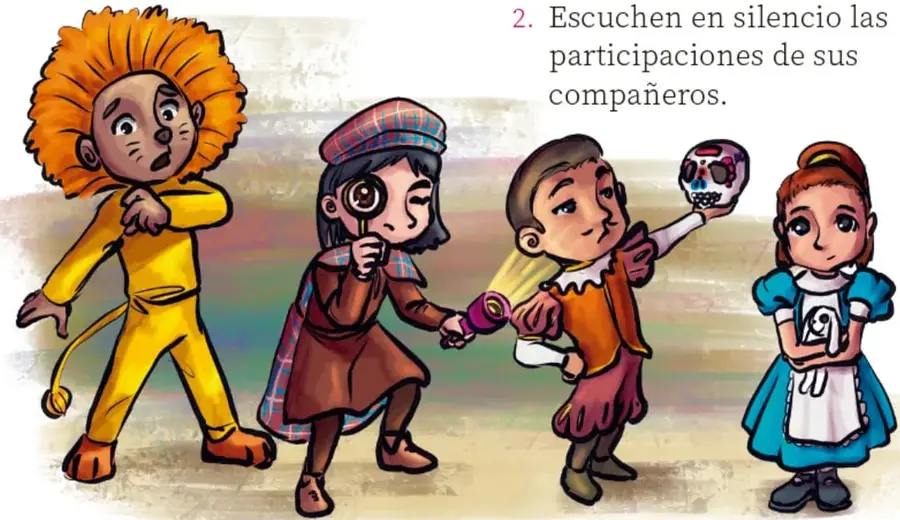 Cuatro niños disfrazados de personajes literarios: un león amarillo de peluche, una niña detective con lupa, gorra y capa, un niño como Hamlet sosteniendo una calavera de catrina, y una niña con vestido azul con mandil, similar a Alicia.