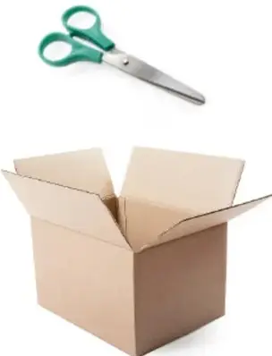 Tijeras verdes y caja de cartón abierta.