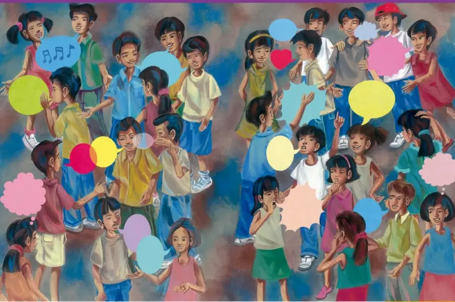 Ilustración de un grupo numeroso de niñas y niños de primaria conversando y sonriendo, con globos de diálogo de colores (azul, rosa, amarillo, verde) que sugieren intercambio de ideas y trabajo colaborativo. Algunos globos contienen símbolos musicales. La escena transmite diversidad, alegría y comunicación.