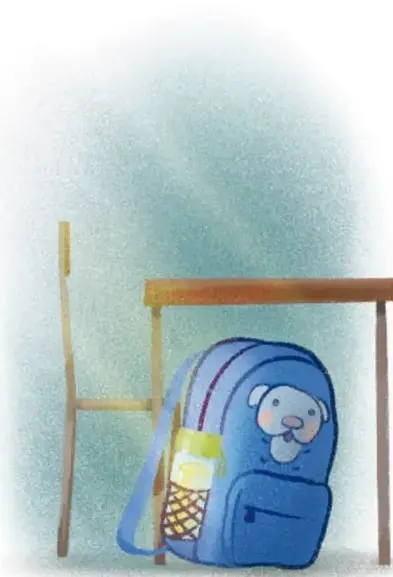 Ilustración de una mochila azul con un peluche y un cuaderno, colgada en una silla junto a una mesa.