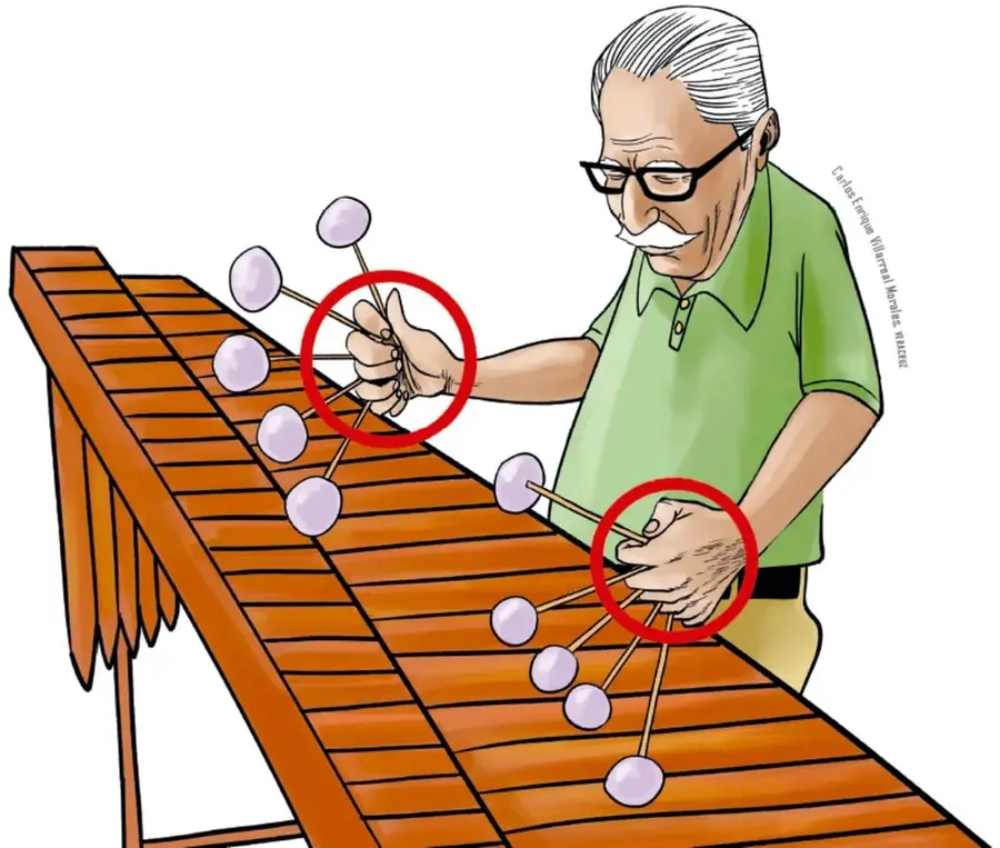 Ilustración de un abuelo de cabello canoso, lentes negros y bigote blanco, con camisa verde, tocando la marimba; sujeta varias mazas en cada mano, resaltadas con círculos rojos. Firmada por Carlos Enrique Villarreal Morales.