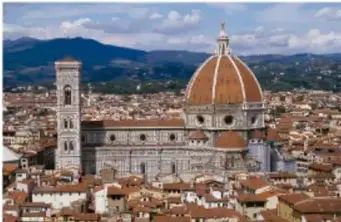 Vista panorámica de la Catedral de Santa María de las Flores de Florencia con la cúpula de Brunelleschi y la ciudad a su alrededor.