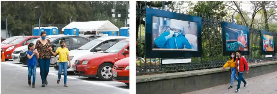 Personas caminando con cubrebocas en un estacionamiento, junto a autos y carpas de atención médica; escena típica de la pandemia de covid-19.