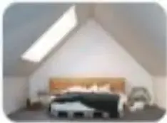 Fotografía del ático de una vivienda, donde se aprecia una estructura triangular en el techo.