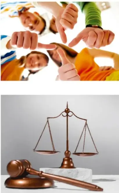 Balanza de la justicia y mazo de juez sobre una base, representando imparcialidad y autoridad.
