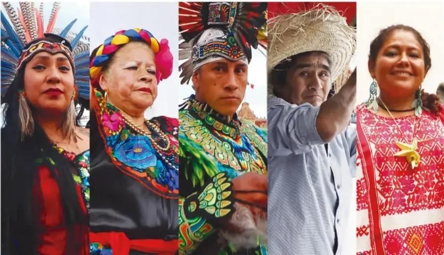 Fotografía compuesta por cinco recuadros verticales que muestran a personas de distintos pueblos originarios de México vistiendo sus trajes y tocados tradicionales (plumajes, bordados, sombreros de paja y huipiles).