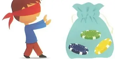Niño con los ojos vendados junto a una bolsa que contiene fichas de colores.