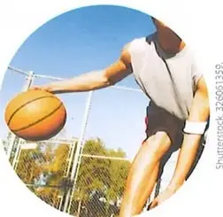 Fotografía de un jugador de básquetbol en una cancha.