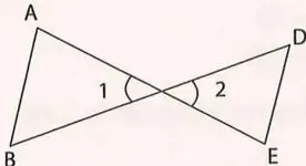 Dos triángulos congruentes usados para identificar lados correspondientes.