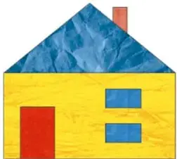 Casa amarilla con techo azul, puerta roja y dos ventanas azules: vista de frente de la casa de Mitzi.