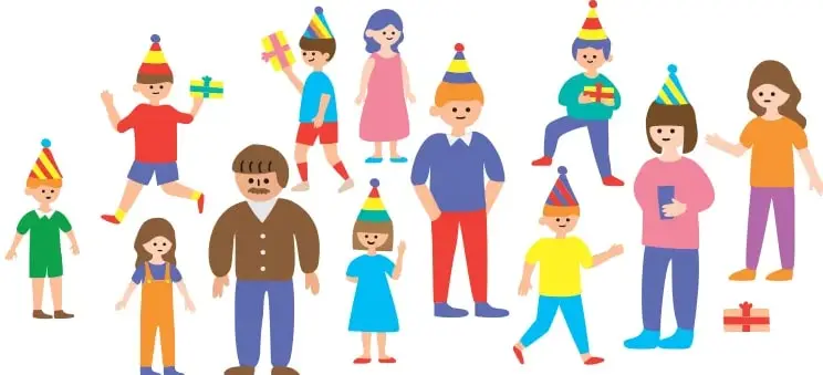 Escena de cumpleaños con 12 personas: 10 niños y niñas y 2 adultos; la mayoría usa gorro de fiesta; hay cajas de regalo y algunos niños llevan regalos en las manos.