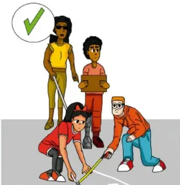 Ilustración de cuatro personas (niñas, niños y un adulto mayor) pintando o trazando una línea en el patio con un jalador y pintura; una persona tiene un palo blanco (posible bastón) y otra carga una caja. Una viñeta con palomita verde señala el cumplimiento del paso. Crédito: Óscar Felipe Adiame Vais, Guillermo.