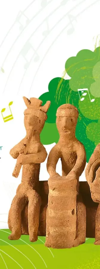 Flauta de barro con agujeros y forma de ave, color terracota.