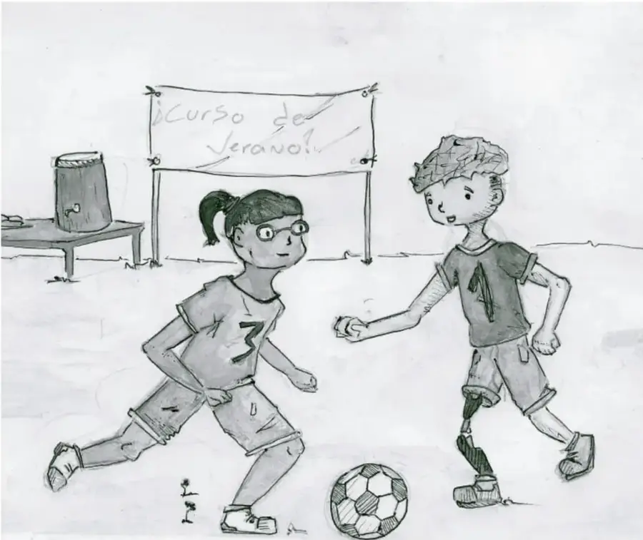Ilustración en blanco y negro de dos niñas/os jugando fútbol; al fondo un cartel que dice «¡Curso de verano!» y una mesa con un tambor. Crédito: Jimena Mendoza Espino, Ciudad de México.