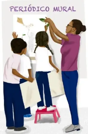 Ilustración de una docente y dos alumnos armando un periódico mural en el salón; un niño sostiene una cartulina, otra alumna se ayuda desde un banquito. Rótulo 'PERIÓDICO MURAL'. Crédito: Raquel García Aguirre, CIUDAD DE MÉXICO.