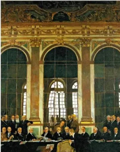 Pintura que muestra la firma del Tratado de Versalles en el Salón de los Espejos, con numerosos delegados sentados alrededor de una gran mesa.