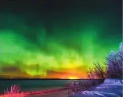 Paisaje con aurora boreal, relacionado con la atmósfera.