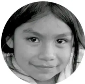 Fotografía circular de una niña de primaria sonriendo, probablemente participante de la actividad.