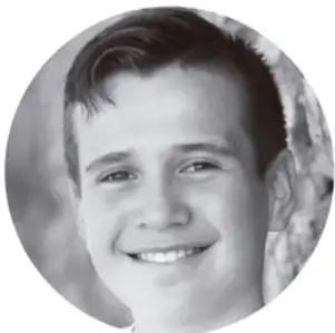 Fotografía de un niño sonriente.