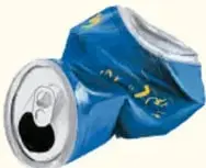 Botella de vidrio con líquido amarillo