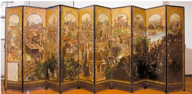 Biombo novohispano del siglo XVII que representa la conquista de México-Tenochtitlan, con escenas de batallas y la ciudad lacustre.