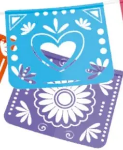 Papel picado mexicano en colores azul, rosa, morado y verde con motivos decorativos.