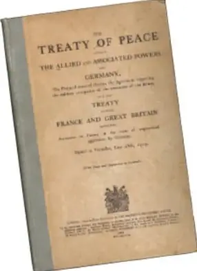 Fotografía de la portada del documento 'Treaty of Peace' (Tratado de Paz) entre los aliados y Alemania, firmado en Versalles en 1919.
