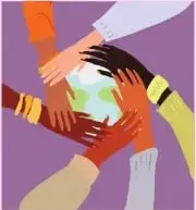Ilustración de varias manos de diferentes colores que se unen alrededor del planeta Tierra, como símbolo de solidaridad y rechazo a la discriminación.