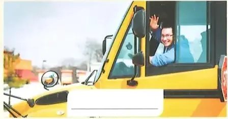 Bus escolar amarillo; representa el uso de la gasolina.