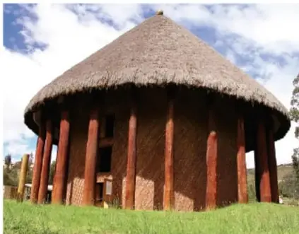 Vivienda circular muisca con techo de paja y paredes de barro.