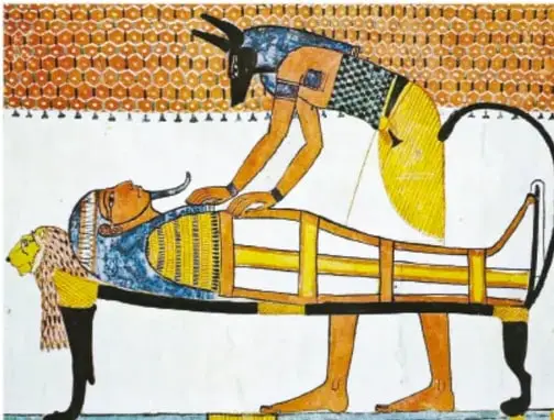 Fragmento del mural del antiguo Egipto (Deir el-Medina) que representa al dios Anubis preparando la momia de Sennedjem.