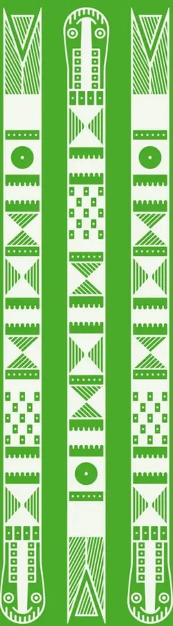 Ilustración de tres palillos o instrumentos de percusión largos y estilizados, decorados con figuras geométricas indígenas (triángulos, escalonados, círculos con punto, retículas de cuadros) y rematados en extremos con rostros antropomorfos sonrientes; en la parte central inferior, un instrumento termina en forma de flecha o punta triangular.