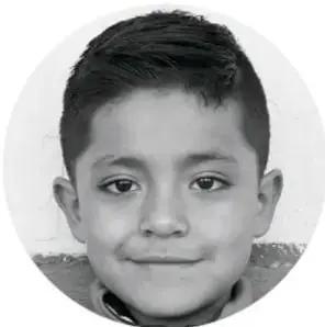 Fotografía en círculo de un niño de primaria.