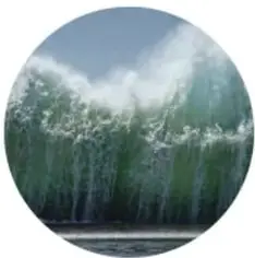 Cuatro fotografías circulares: ola gigante ('Tsunami'), casas inundadas ('Inundación'), volcán en erupción ('Erupción volcánica') y deslizamiento de tierra ('Desplazamiento en masa')