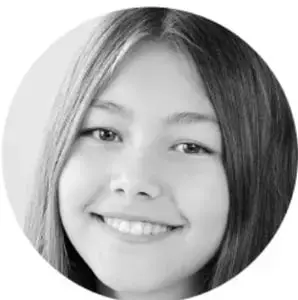 Fotografía en círculo de una niña sonriente, junto a las preguntas c) y d).