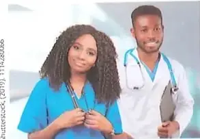 Dos afroecuatorianos que representan su participación en campos profesionales.