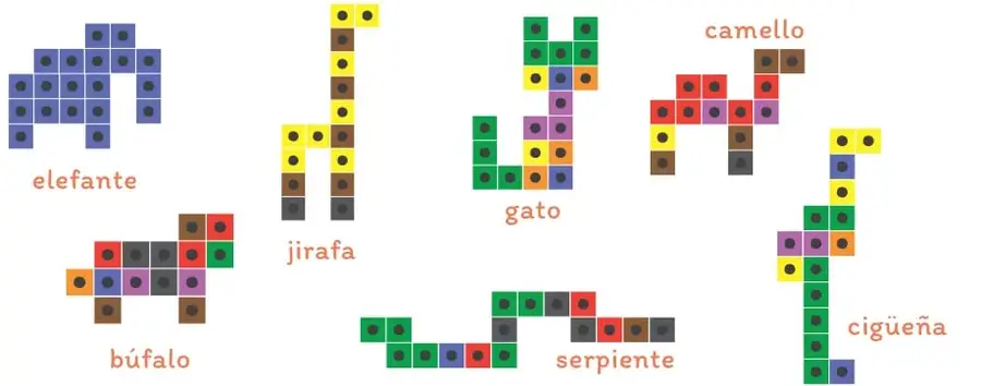 Siete figuras de animales (elefante, jirafa, gato, camello, búfalo, serpiente y cigüeña) armadas con cubos multiencaje de colores, cada una con su nombre escrito debajo.