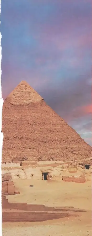 Fotografía de una gran pirámide de piedra en un paisaje desértico, utilizada como contexto para relacionar la matemática con la geometría y la medición de alturas.