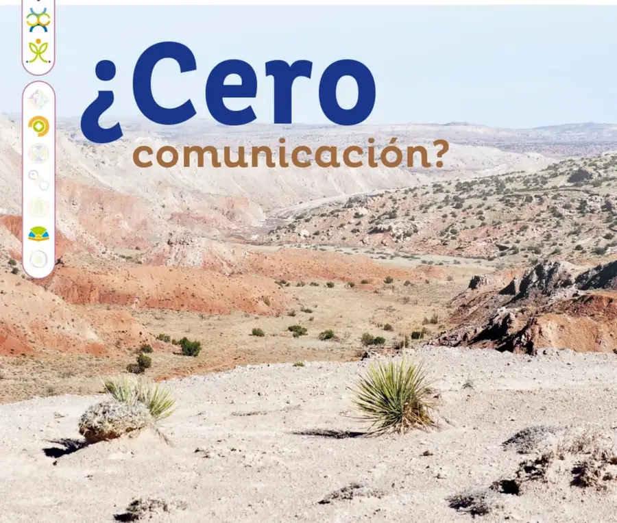Fotografía panorámica del paisaje desértico del Bolsón de Mapimí, con cerros de tonos rosados y ocre, suelo arenoso y plantas xerófilas; sobre ella el título "¿Cero comunicación?" en letras azules y cafés.