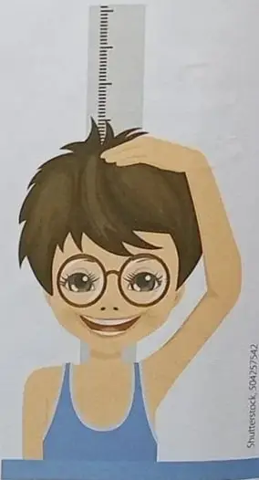 Ilustración de un niño descalzo midiéndose junto a una regla en la pared.