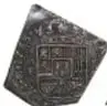 Fotografía del anverso de una moneda macuquina Felipe V de 8 Reales, plata, México, 1733, de forma irregular.