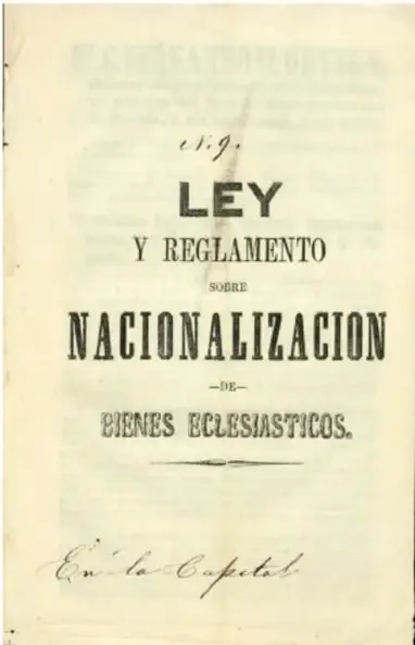 Portada del documento 'Ley y Reglamento sobre Nacionalización de Bienes Eclesiásticos', con anotación manuscrita 'Es copia. La Capital'.