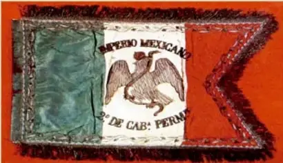 Estandarte del Segundo Regimiento de Caballería Permanente, con los colores verde, blanco y rojo y el escudo nacional.
