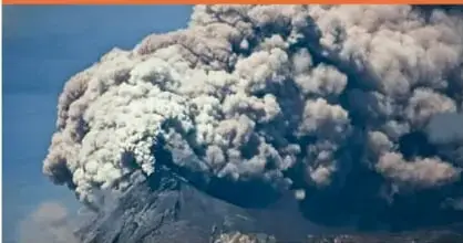 Fotografía de la erupción del Chichonal en marzo de 1982.